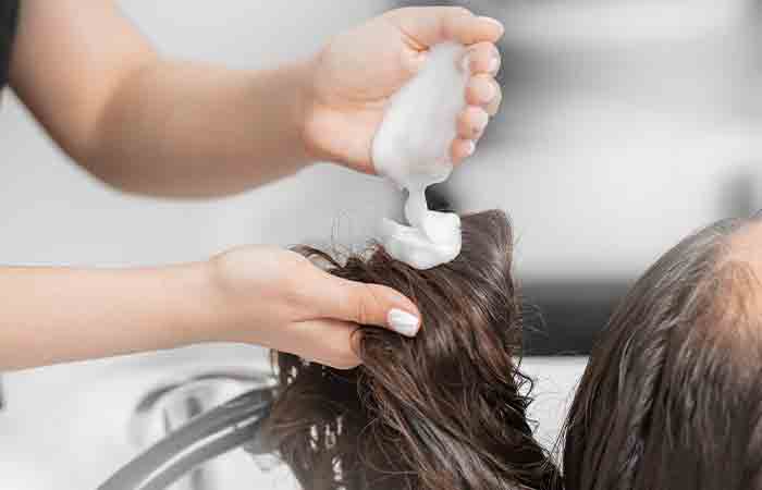 Person getting hair conditioned at a salon